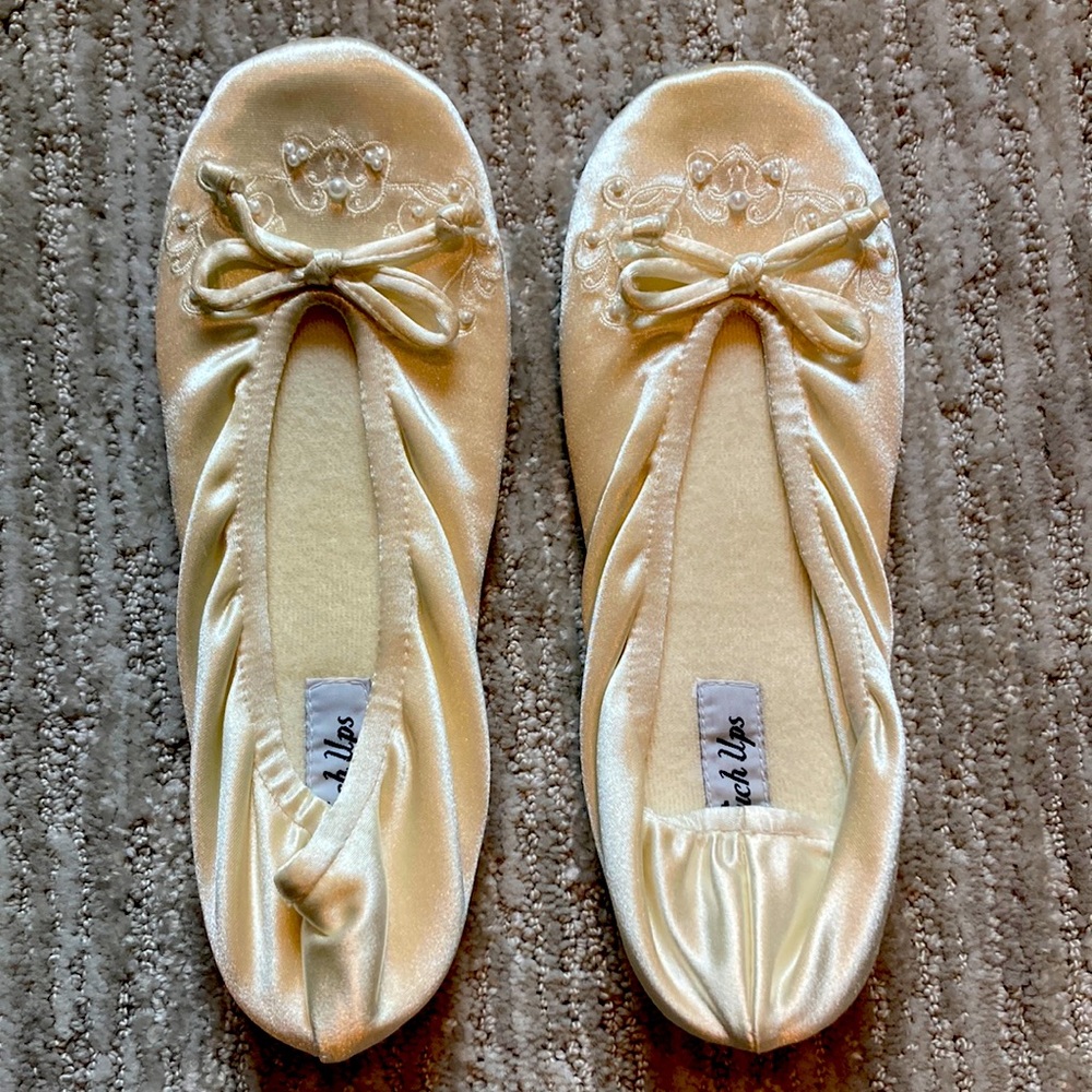 NWT ivory bridal slippers size L 8-9